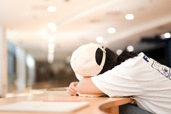 每天饭后要午睡的人不出半年身体或有6种改变！